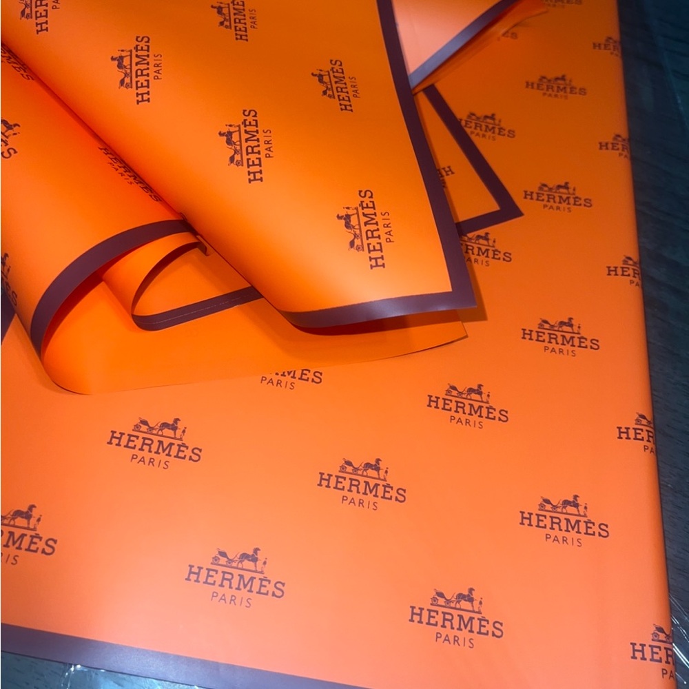 Vibrant Orange Gift Wrap with Luxurious Pattern. 20 Sheets